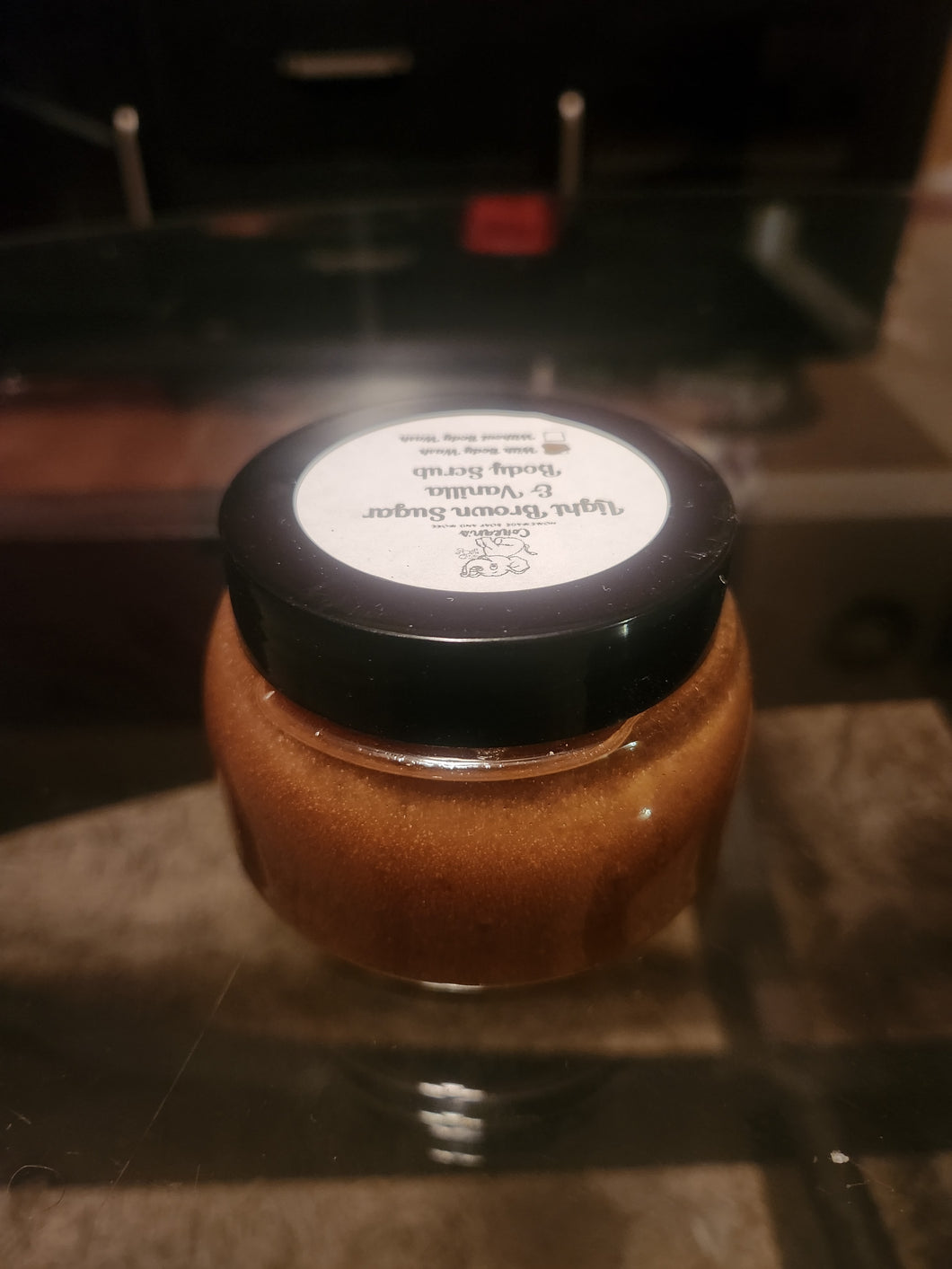 Sugar scrub/light brown with vanilla